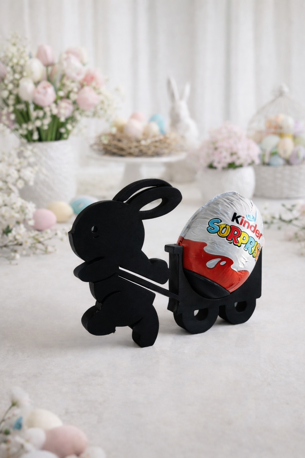 Osterhase mit Schubkarre